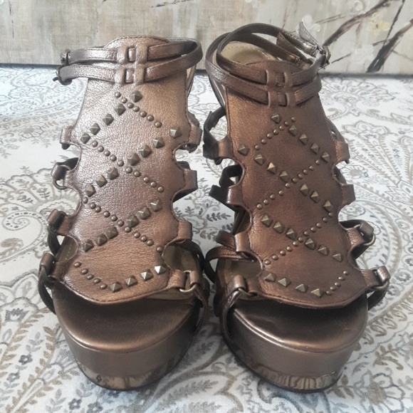 Fergie Studded Bronze Heel Sandal sz 8.5 - Picture 2 of 8